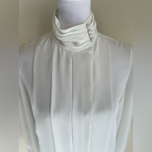 VINTAGE HIGH NECK PEARL LOOK BUTTON FRONT PLEAT DRESS BLOUSE, WHITE, SZ M-L - Picture 4 of 12